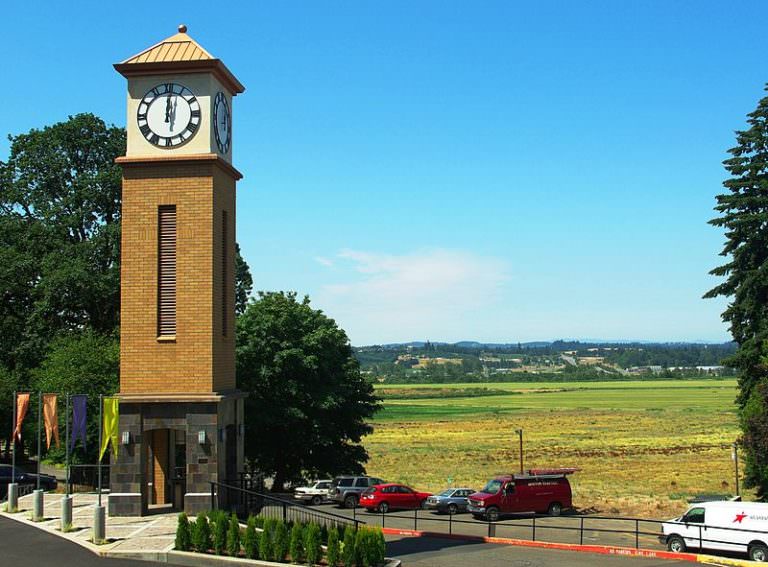 800px-Corban_College_clock_tower_valley_view - Online Christian Colleges